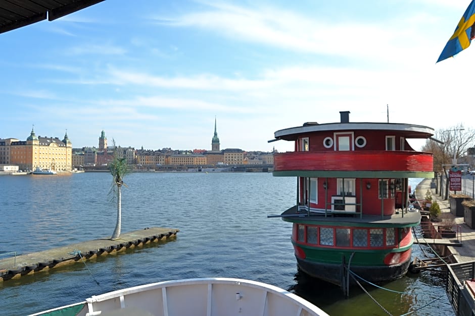 The Red Boat and Ran