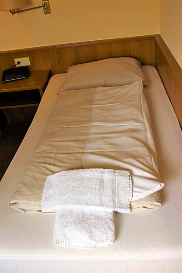 Photo 1 of 11 of Single Room