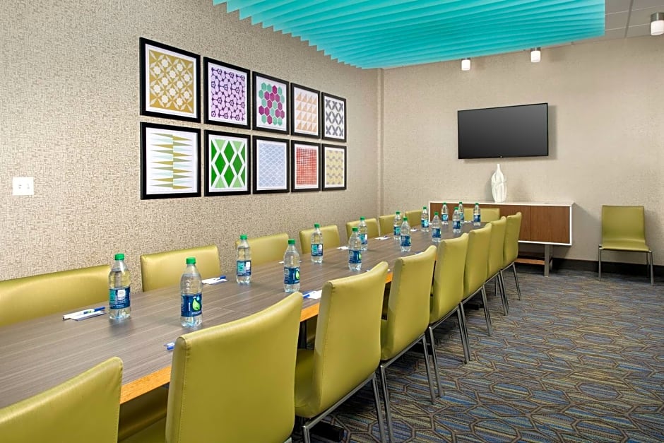 Holiday Inn Express & Suites North Brunswick By IHG