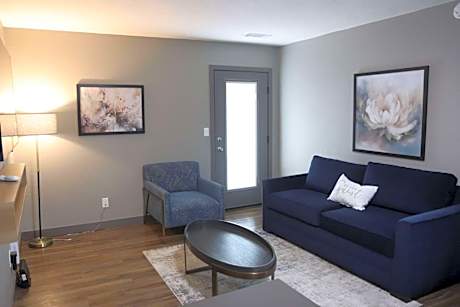 One-Bedroom King Suite - Non-Smoking