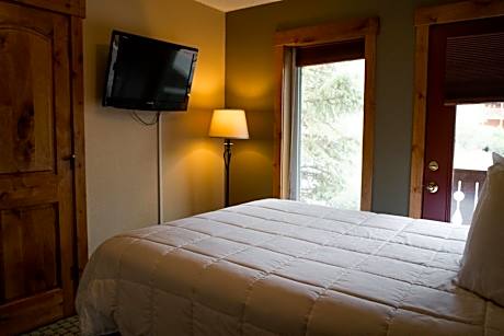 Three-Bedroom Suite - Non-Pet Friendly