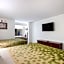 Econo Lodge Inn & Suites East
