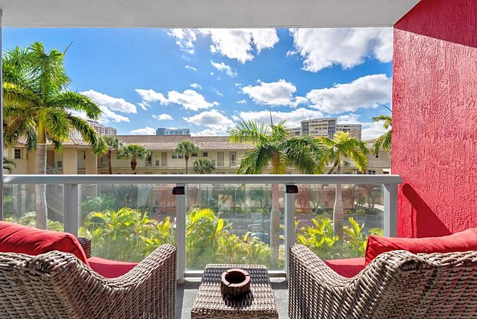 Water View Building With Pool - 5-Min Walk To The Beach - Cozy Studios