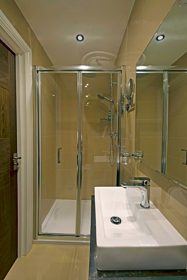 OYO Townhouse 30 Sussex Hotel