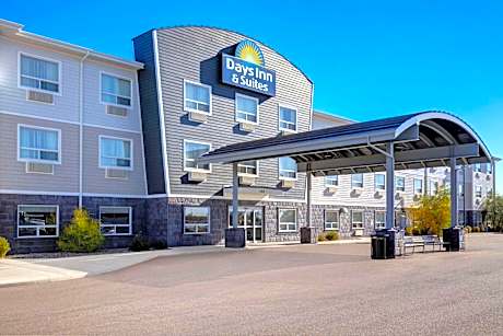 Days Inn & Suites by Wyndham Warman