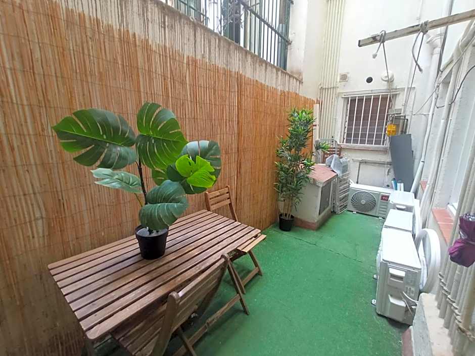 Private rooms on Tamarit street
