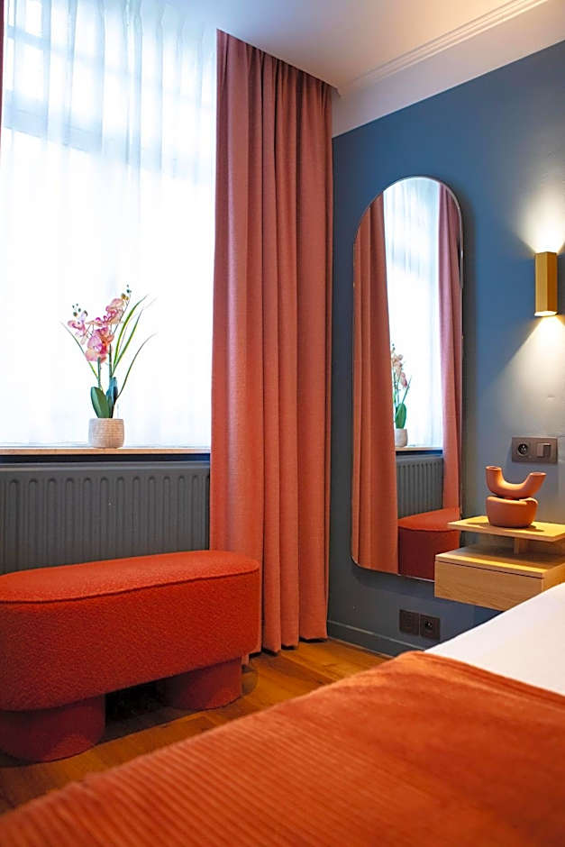 Gillis Eight Guest Rooms by Romy&Travis