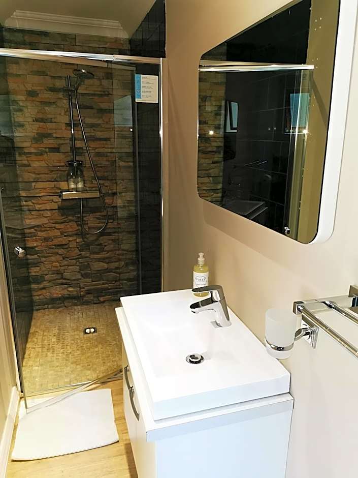 A' Queenslin Guesthouse