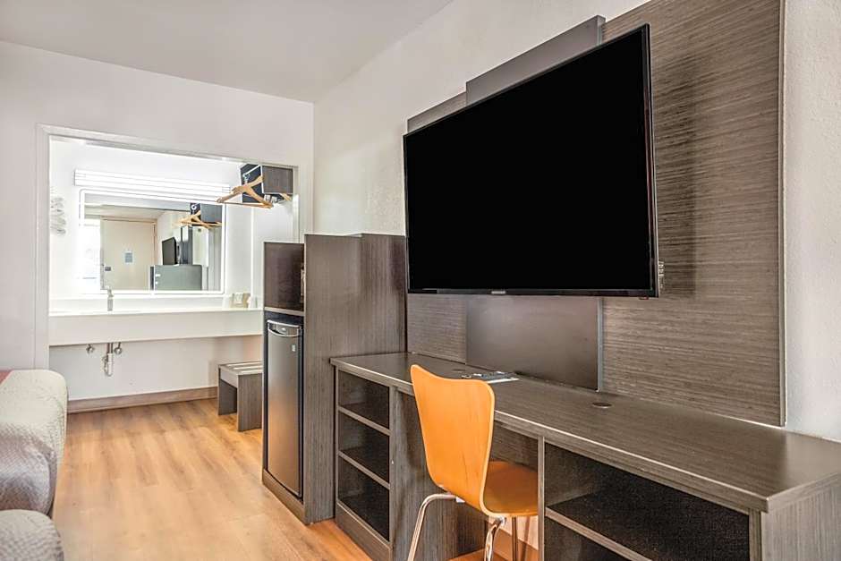 Studio 6 Florence, SC