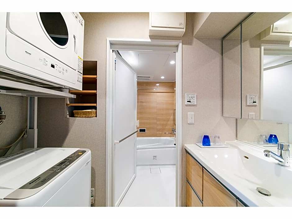 Yenns Marina Inn Mercy