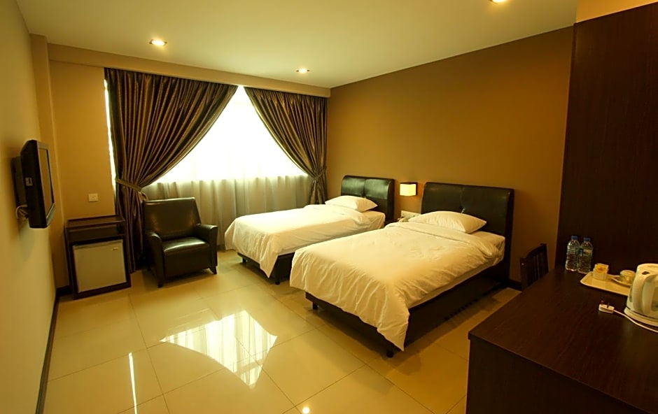 Capital O Rail Hotel