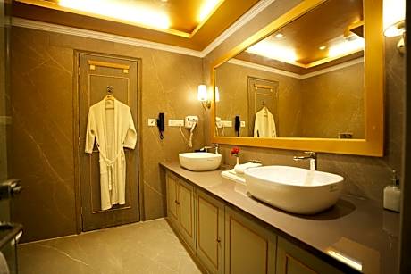 Suite with Garden View
