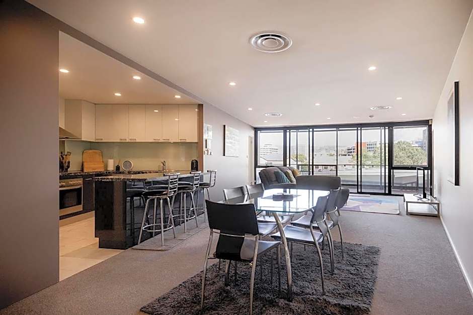 Inner-city 2 bedroom apartment - perfectly located