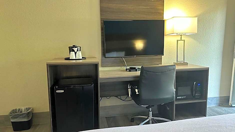Days Inn by Wyndham San Diego Vista
