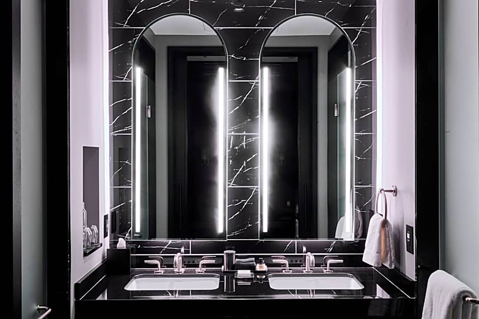 Daxton Hotel Birmingham, Curio Collection by Hilton