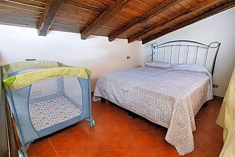 Apartment with Mountain View