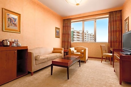 1 Queen Junior Suite Non Smoking