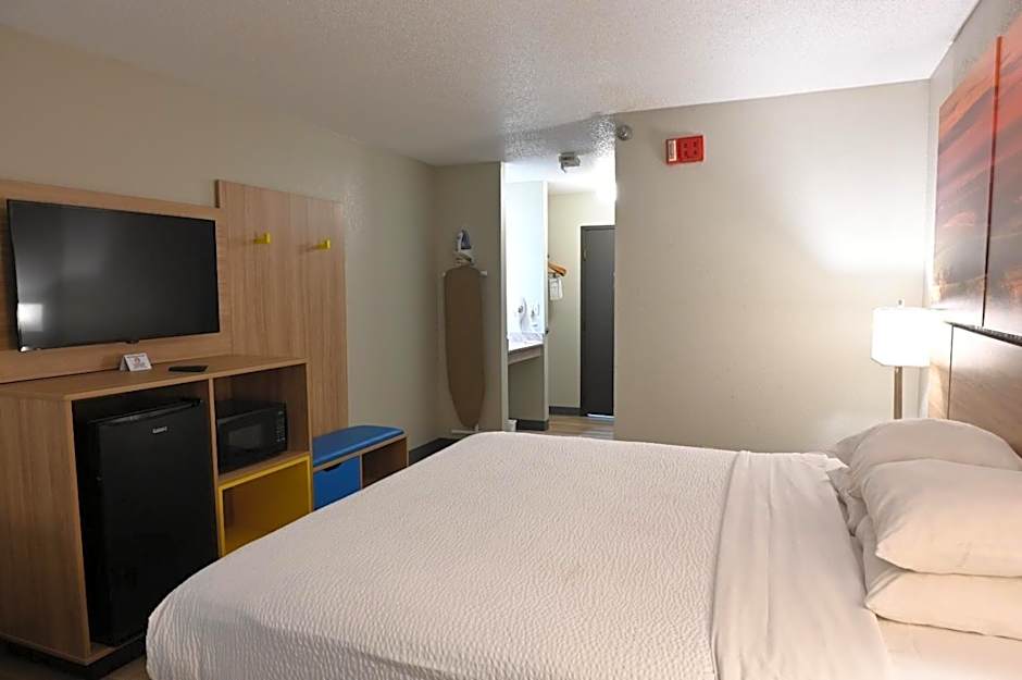 Days Inn by Wyndham Salina I-70