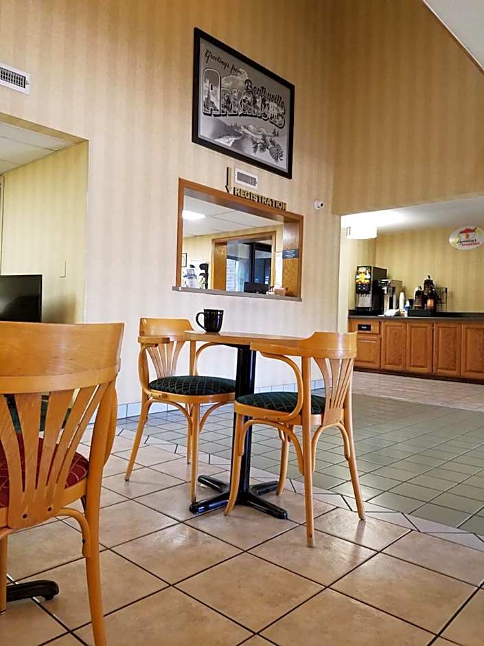 Super 8 by Wyndham Bentonville