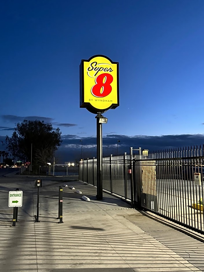 Super 8 by Wyndham Bakersfield CA