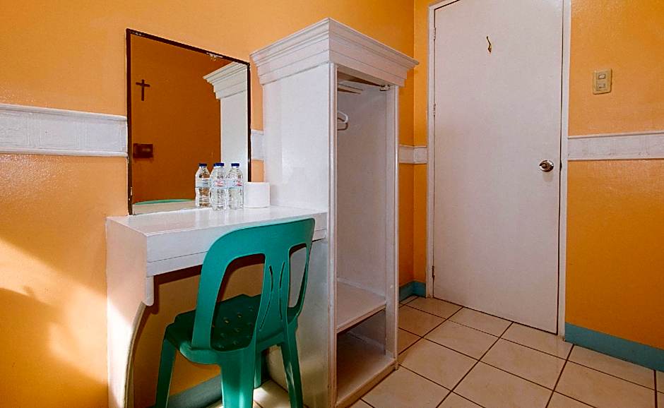 RedDoorz @ Amora Villa Apartelle 