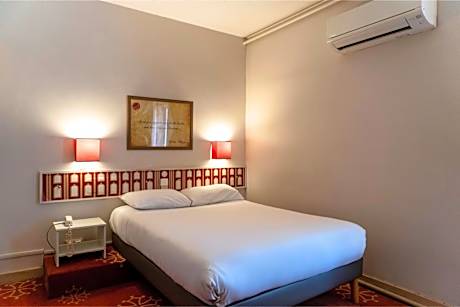 Hotel Ours Blanc - Place Victor Hugo