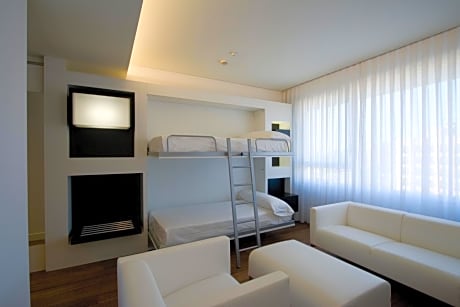  Familiy Room with free airport shuttle