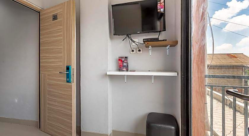 RedDoorz near Tanjung Duren 2