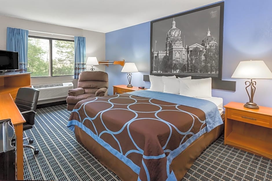 Super 8 by Wyndham Iowa City/Coralville