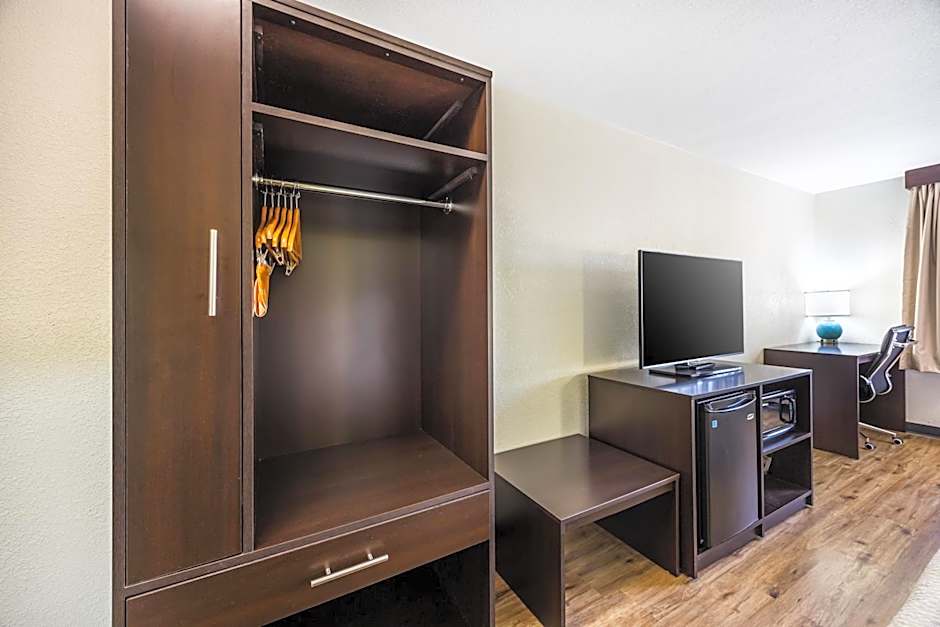 Sleep Inn & Suites Salina I-135