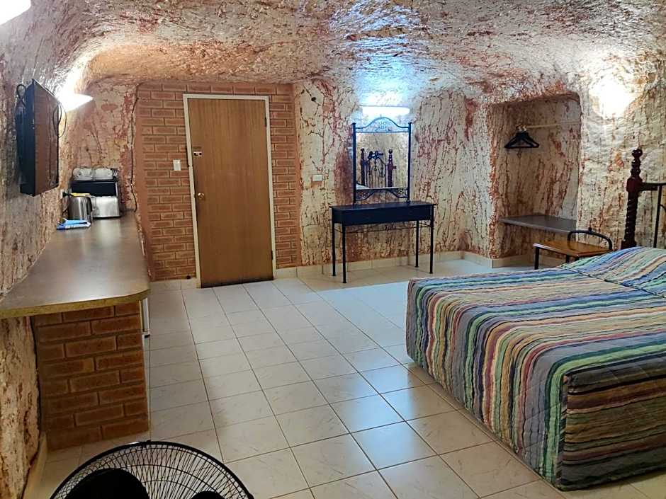 Radeka Downunder Underground Motel