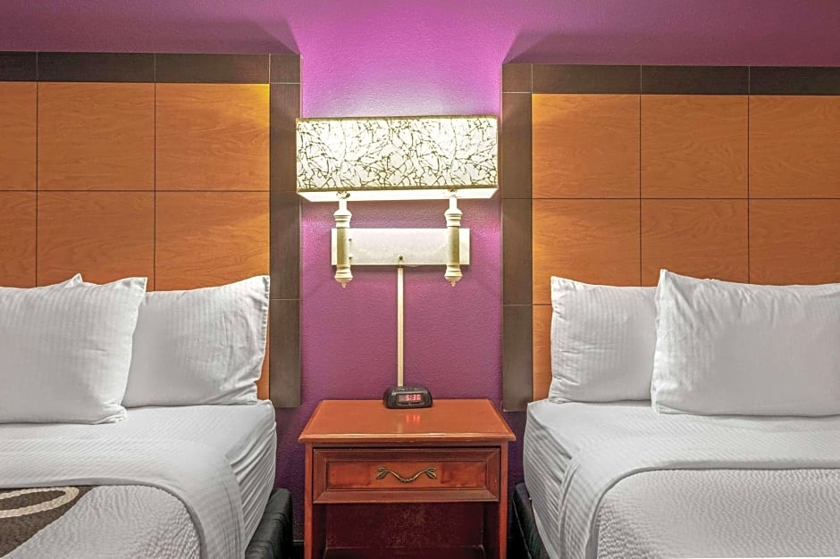 La Quinta Inn & Suites by Wyndham Naples East - I-75