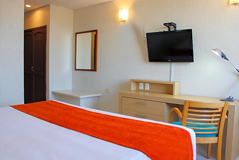 Hotel & Suites Real del Lago