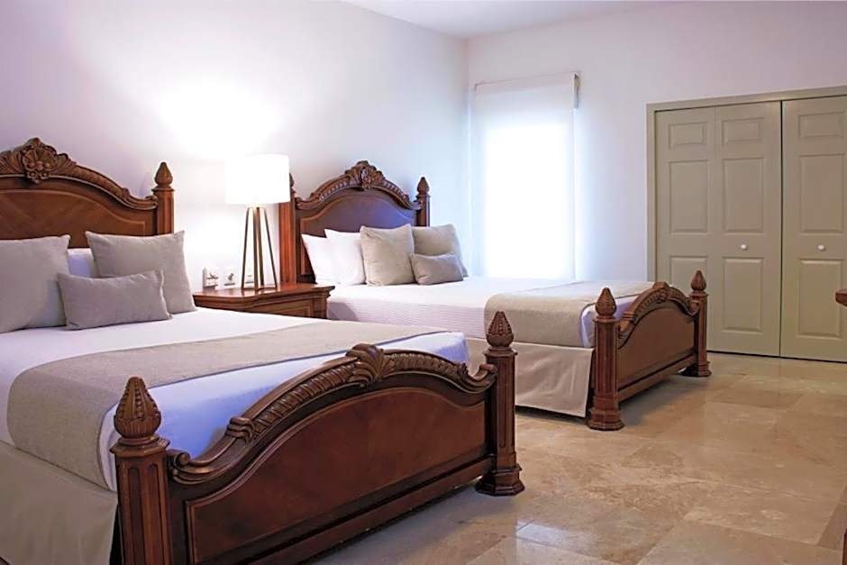 2 Bed 2 Bath, plus one den at Playa Royale Condo 3508, Free WIFI