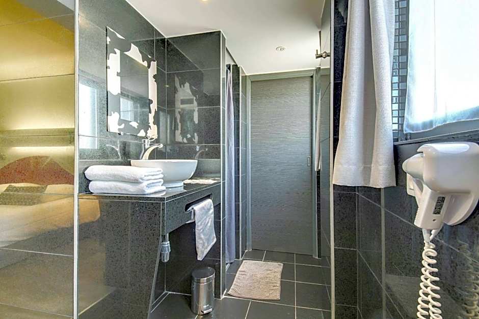 Brit Hotel Porte d'Espagne