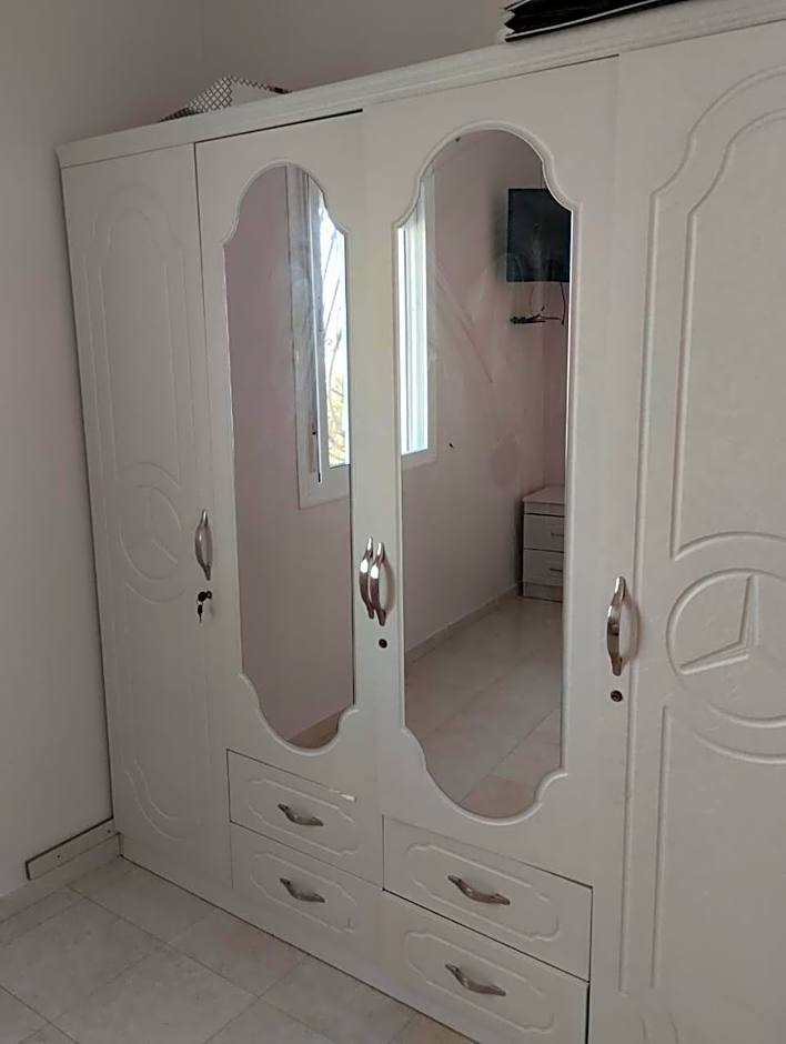 شقة رائعة قريبة للبحر