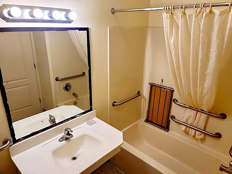 Casa Bella Hotel and Suites
