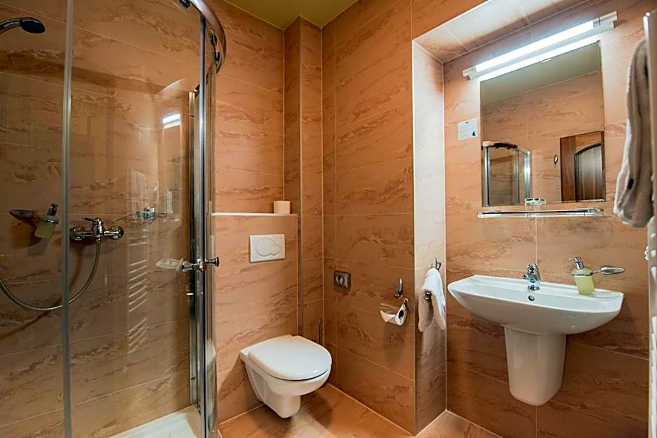 Hotel Octarna - Free On-site Parking