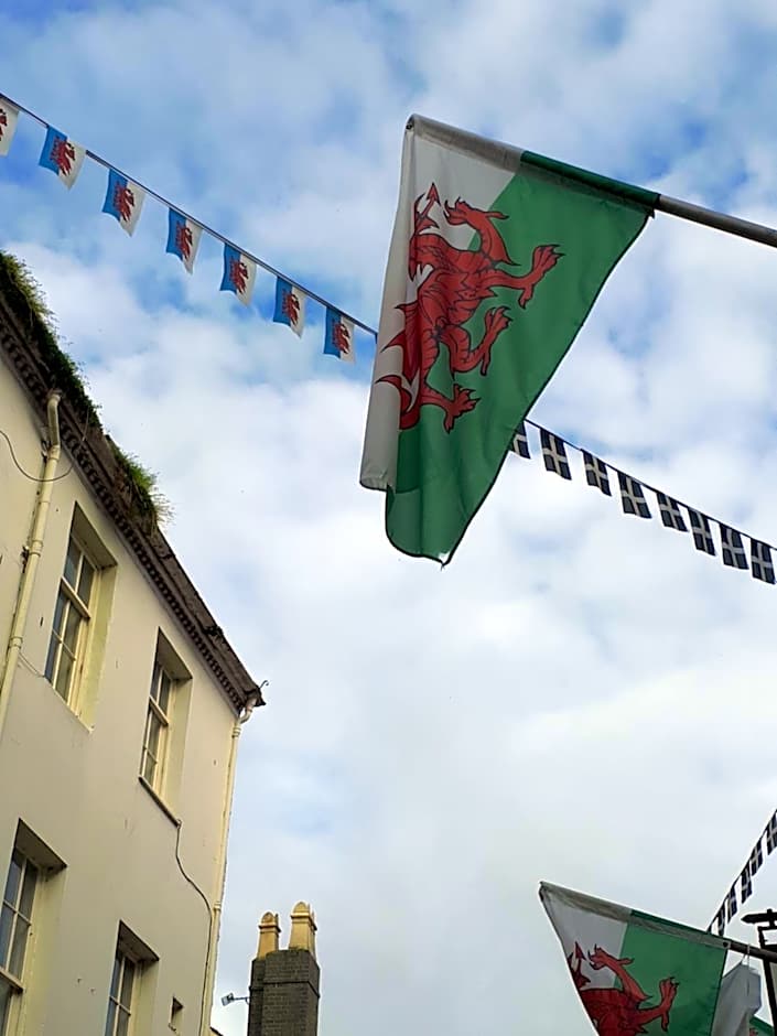 Ty Glyndwr Bunkhouse, Bar and cafe