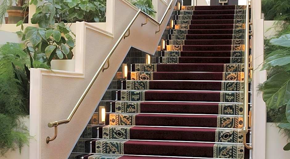 Le Grande Plaza Hotel