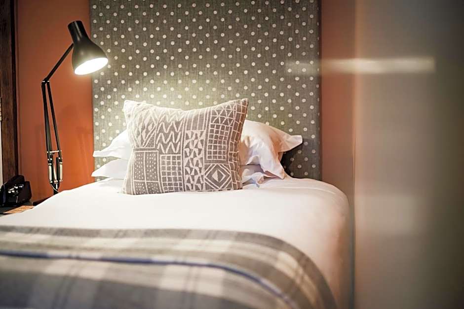 The Bear Of Rodborough Hotel