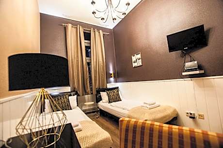 Twin Room with Shared Toilet