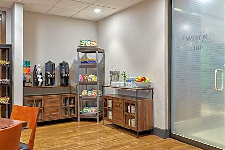 Plaza Suite, Club Lounge Access, 1 Bedroom Larger Suite, 1 King, Crown Center View, Top Floor
