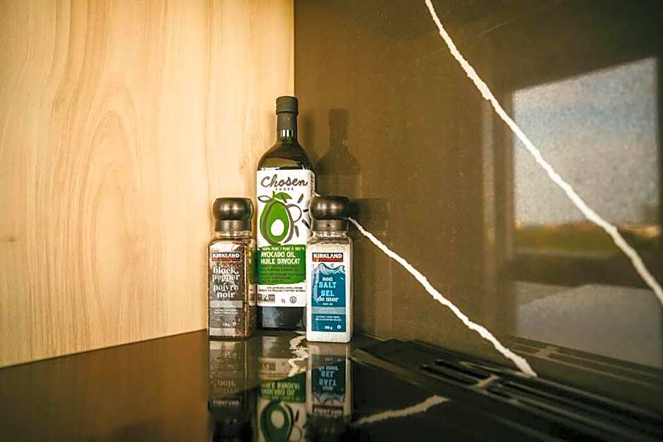 Luxury 1BR Penthouse Apt In Central Halifax