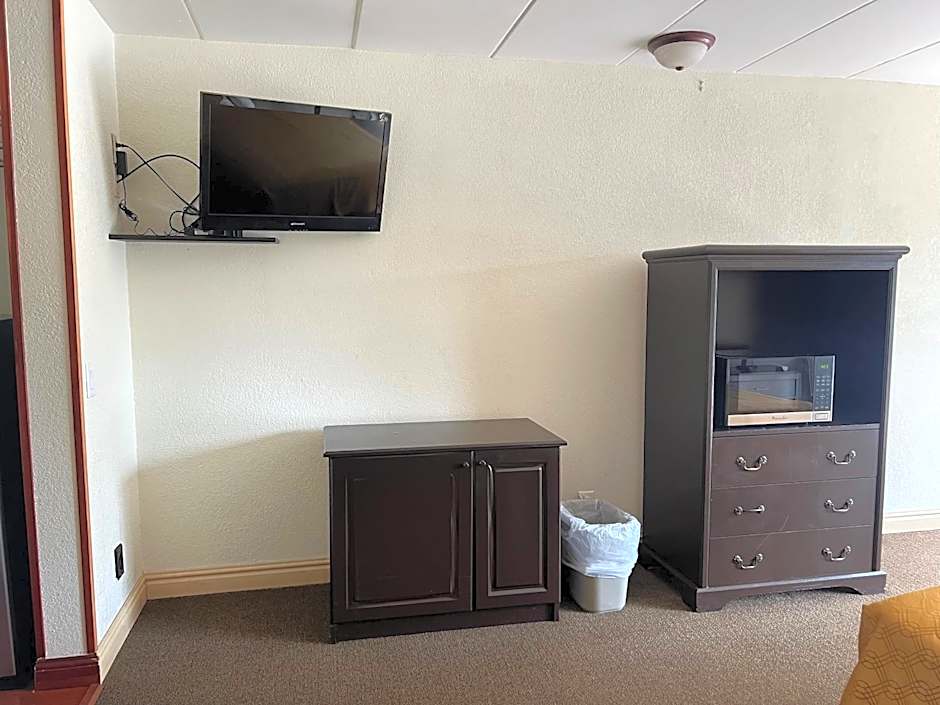Amber's Inn and Suites