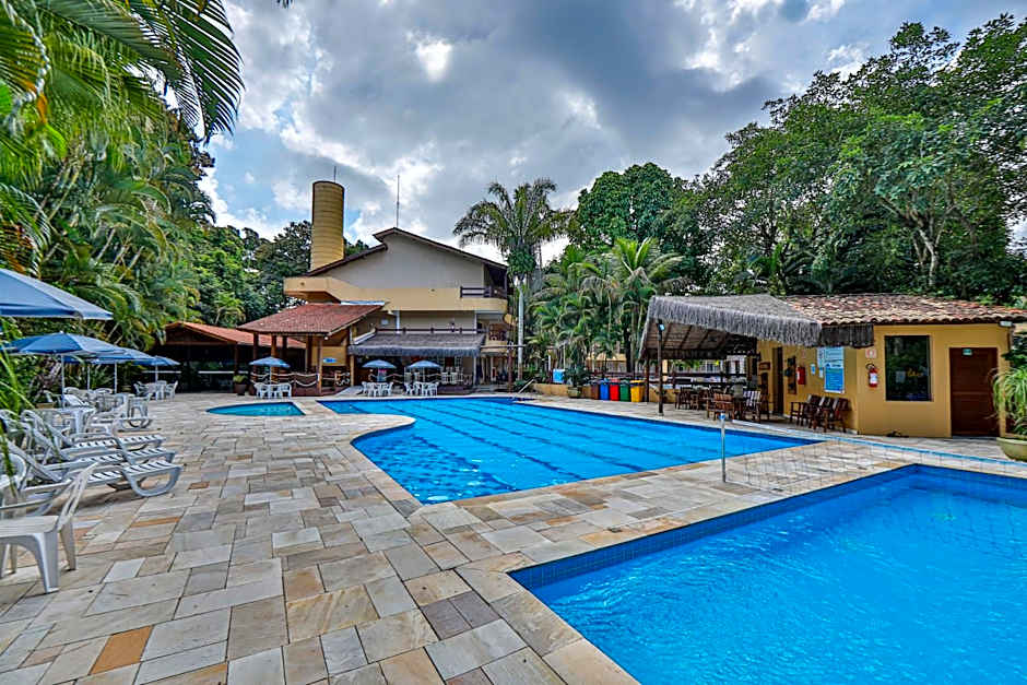 Fabuloso flat 241, Amarílis, Riviera de São Lourenço 3 Piscinas climatizadas carregador veiculo eletrico 2 quartos sendo uma suíte internet 500mb Adega, cozinha equipada completa, serviço de praia fim de semana limpeza trocas de toalhas,