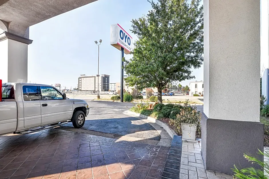 OYO Townhouse Oklahoma City Airport