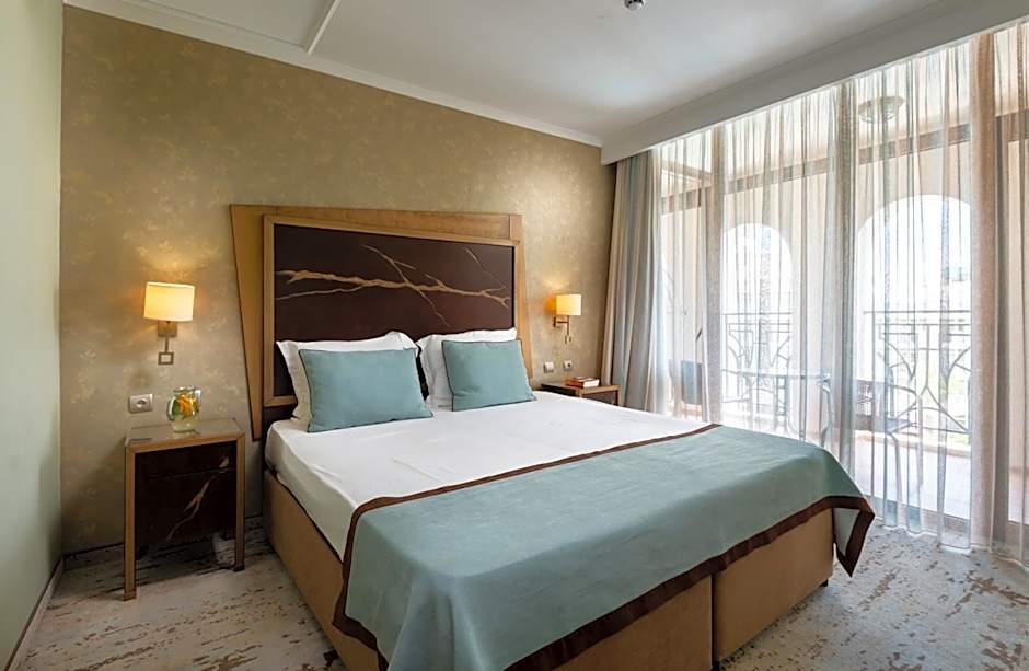 Photo 1 of 5 of Suite Side Sea View