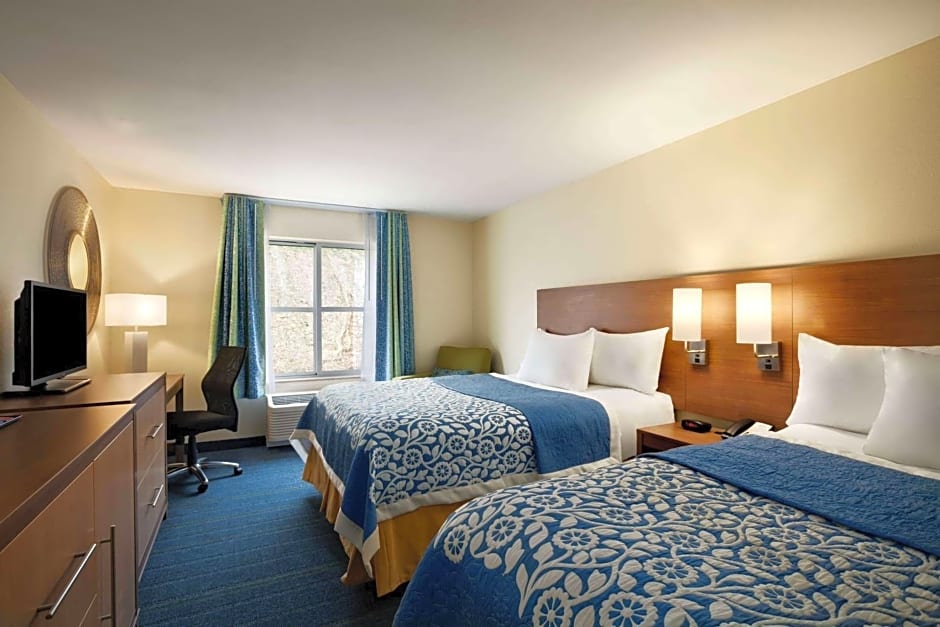 Days Inn & Suites by Wyndham Altoona