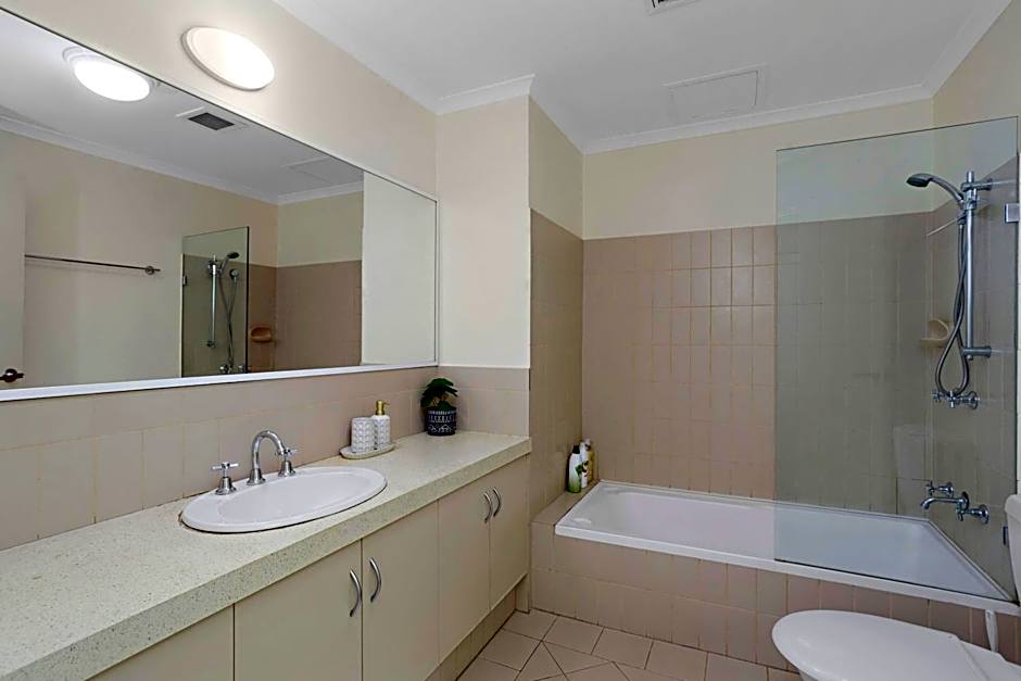 2BDR 1BTH - James Street Magic